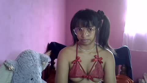 Snapshot of elisah01 chatting on June 12, 5:28 am elisah01 online show from June 12, 5:28 am