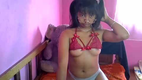 Snapshot of elisah01 chatting on June 17, 5:32 am elisah01 online show from June 17, 5:32 am