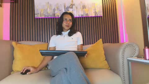 Snapshot of elisasue chatting on May 22, 3:24 am Elisa Sue online show from May 22, 3:24 am