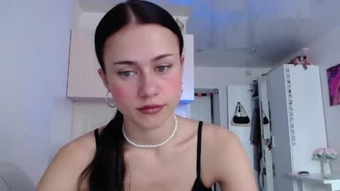 Snapshot of eliscuteblonde chatting on June 2, 5:42 am Elis online show from June 2, 5:42 am