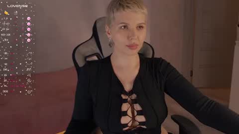 Snapshot of elise_day chatting on June 17, 5:58 pm elise_day online show from June 17, 5:58 pm