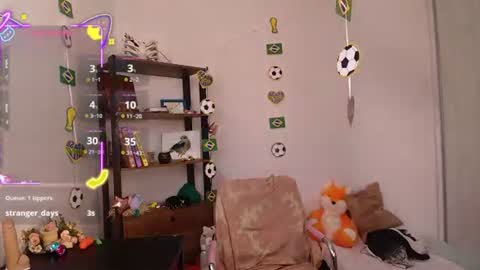 elise_nyx online show from June 28, 12:44 pm