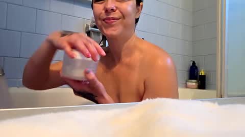 Snapshot of elisehipele chatting on September 27, 1:38 pm elisehipele online show from September 27, 1:38 pm