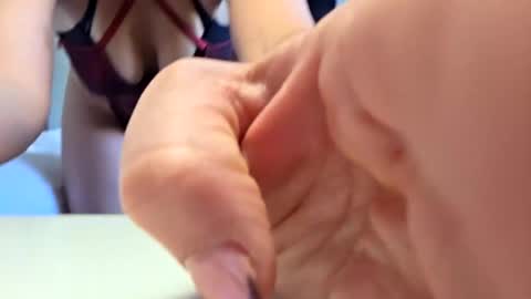 Snapshot of elisehipele chatting on October 9, 3:21 pm elisehipele online show from October 9, 3:21 pm