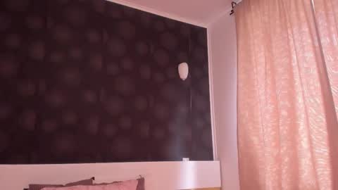 Snapshot of elisetyler89 chatting on November 18, 8:08 am Elly online show from November 18, 8:08 am