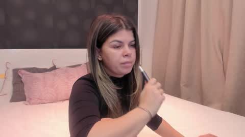 Snapshot of elisetyler89 chatting on November 24, 8:08 pm Elly online show from November 24, 8:08 pm