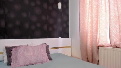 Snapshot of elisetyler89 chatting on December 2, 8:08 am Elly online show from December 2, 8:08 am