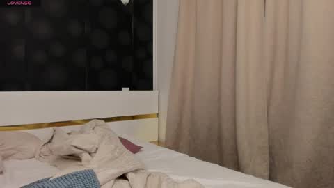 Elly online show from May 1, 7:18 pm