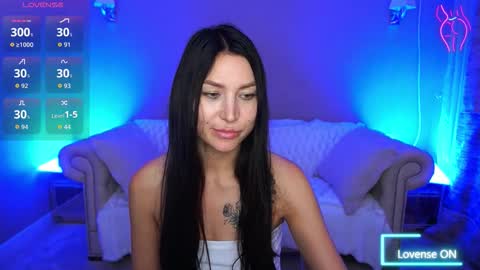 elisevelour online show from October 30, 3:35 pm