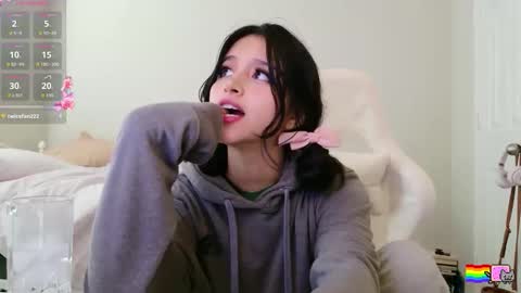 Snapshot of elisparadisex chatting on November 17, 9:09 pm eli 3 online show from November 17, 9:09 pm