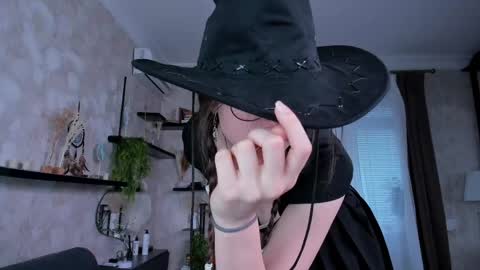 Snapshot of elispriston chatting on April 17, 8:06 am Elis online show from April 17, 8:06 am