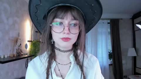 Snapshot of elispriston chatting on April 18, 8:18 am Elis online show from April 18, 8:18 am