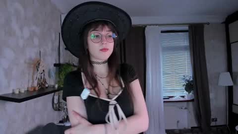 Snapshot of elispriston chatting on April 20, 8:28 am Elis online show from April 20, 8:28 am