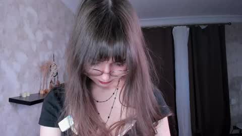 Snapshot of elispriston chatting on April 25, 8:28 am Elis online show from April 25, 8:28 am