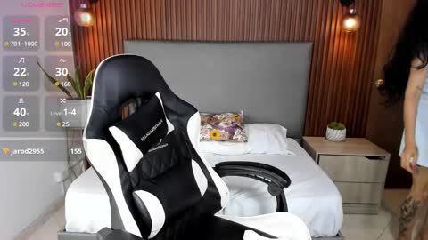 E L I S S A online show from December 12, 11:25 pm