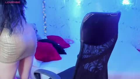 Snapshot of elissa_iris chatting on July 7, 2:14 am E L I S S A online show from July 7, 2:14 am