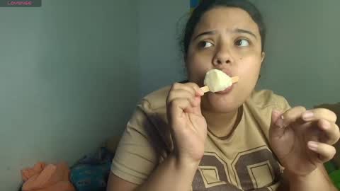 Snapshot of elivanegas chatting on May 4, 2:18 am Eli Vanegas online show from May 4, 2:18 am