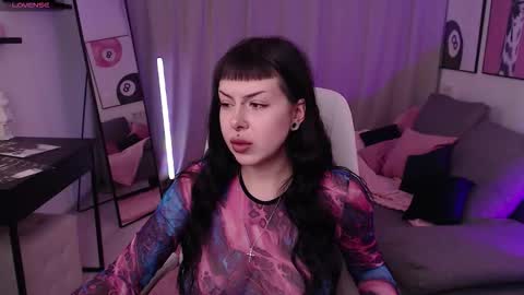 Snapshot of eliza_benet chatting on December 2, 7:36 am Ari online show from December 2, 7:36 am