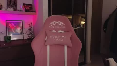 Elizabeth online show from March 12, 7:42 pm