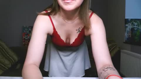 Snapshot of eliza_sin chatting on December 14, 8:20 am Elizabeth online show from December 14, 8:20 am