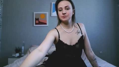 Snapshot of eliza_sin chatting on February 1, 10:47 am Elizabeth online show from February 1, 10:47 am