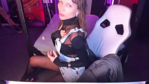 Elizabethangel online show from February 18, 10:38 am