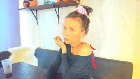 Snapshot of elizabe_th chatting on July 26, 11:28 am Elizabethangel online show from July 26, 11:28 am
