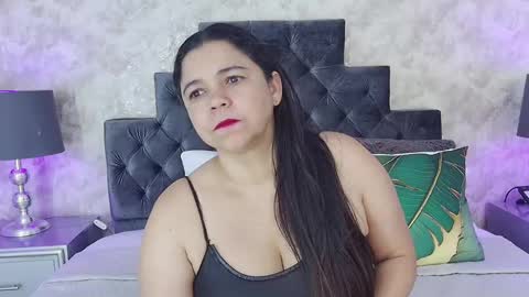 Snapshot of elizabeth_colleman chatting on May 23, 8:02 pm Elizabeth online show from May 23, 8:02 pm
