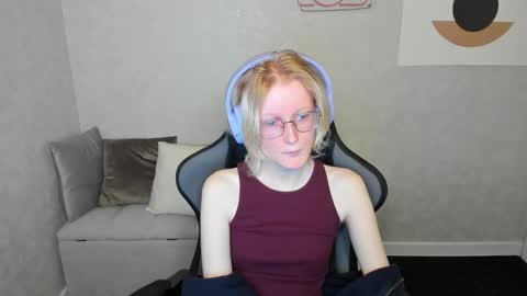 Snapshot of elizabeth_harpper chatting on September 24, 2:04 am Elizabeth online show from September 24, 2:04 am