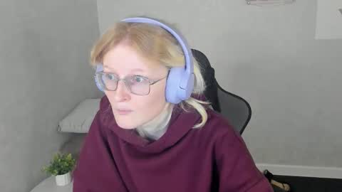 Elizabeth online show from November 14, 1:04 am