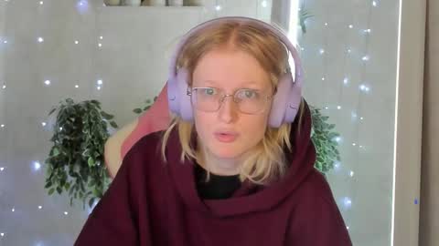 Elizabeth online show from November 24, 1:05 am