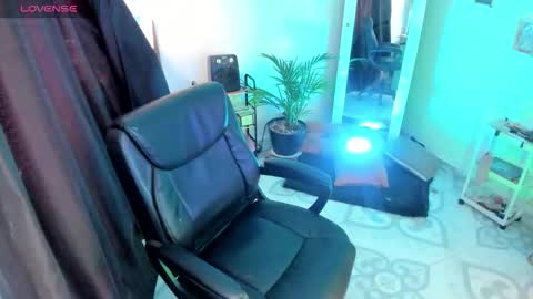 Elizabeth Martinez online show from March 11, 2:12 pm