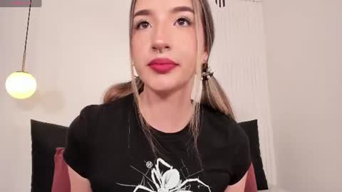 Snapshot of elizabeth_paython chatting on June 15, 9:50 pm Eli online show from June 15, 9:50 pm
