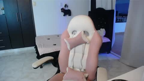 Snapshot of elizabeth_rose02 chatting on October 9, 11:25 pm Elizabeth online show from October 9, 11:25 pm