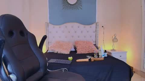 Elizabeth  online show from May 5, 9:56 pm