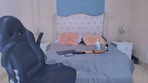 Elizabeth  online show from May 16, 12:07 am