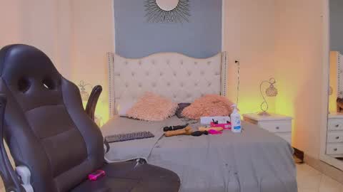 Elizabeth  online show from May 30, 10:12 am