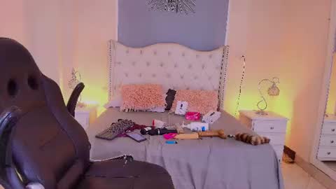 Elizabeth  online show from June 18, 9:14 am