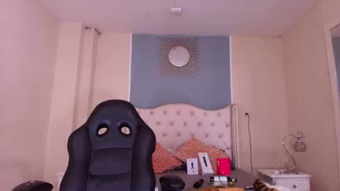 Elizabeth  online show from July 1, 1:18 am