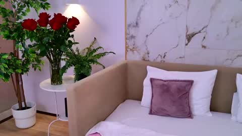 Elizabeth online show from February 10, 3:53 pm