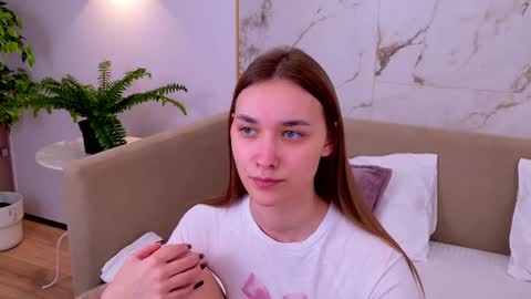 Elizabeth online show from February 22, 7:36 pm