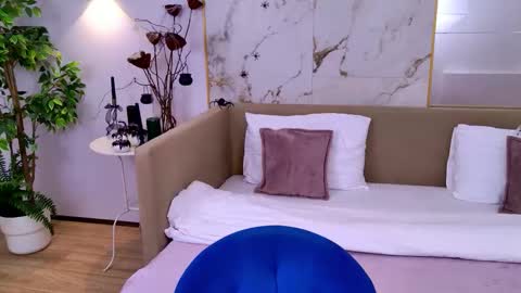 Elizabeth online show from October 28, 4:09 pm