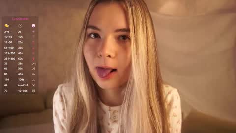 Snapshot of elizabethennals chatting on October 27, 5:50 pm Elizabeth online show from October 27, 5:50 pm