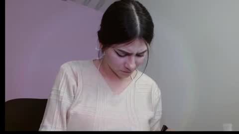 elizabethhot33 online show from October 4, 5:49 am