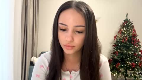 Mia online show from January 14, 9:37 am