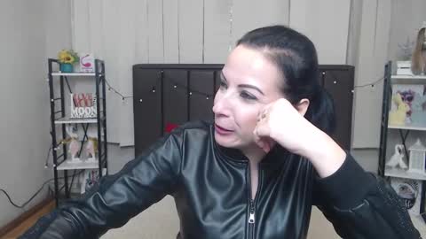 Snapshot of elizabethsho chatting on September 19, 5:02 pm ElizabethSho online show from September 19, 5:02 pm