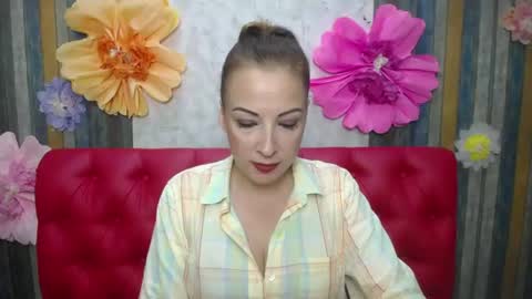 Snapshot of elizabethsho chatting on July 8, 5:28 pm ElizabethSho online show from July 8, 5:28 pm