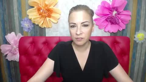 Snapshot of elizabethsho chatting on July 13, 6:00 pm ElizabethSho online show from July 13, 6:00 pm