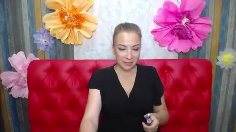 Snapshot of elizabethsho chatting on July 14, 2:49 am ElizabethSho online show from July 14, 2:49 am
