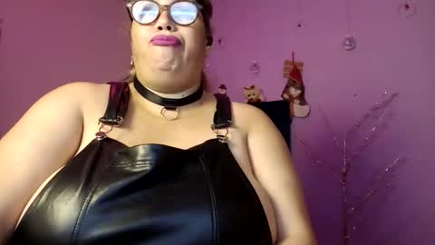 Snapshot of elizabethtaylor1 chatting on November 27, 11:45 am Elizabeth online show from November 27, 11:45 am